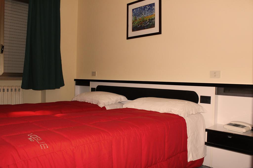 Hotel Falisco Fabrica di Roma Номер фото